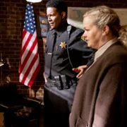 Resident Alien - galeria zdjęć - filmweb