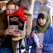 Resident Alien - galeria zdjęć - filmweb