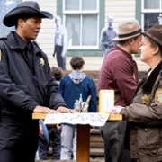 Resident Alien - galeria zdjęć - filmweb