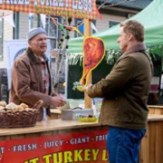 Resident Alien - galeria zdjęć - filmweb