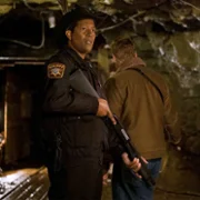 Resident Alien - galeria zdjęć - filmweb