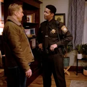Resident Alien - galeria zdjęć - filmweb
