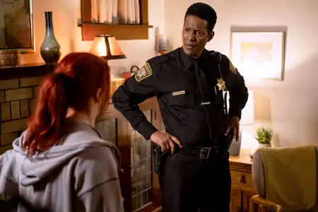 Resident Alien - galeria zdjęć - filmweb
