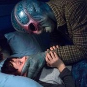 Resident Alien - galeria zdjęć - filmweb