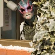 Resident Alien - galeria zdjęć - filmweb