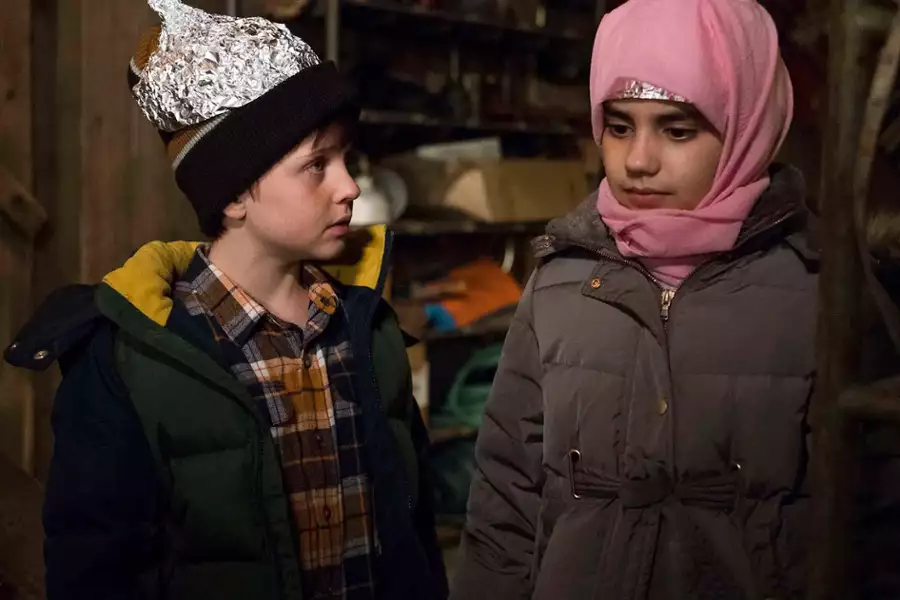 Resident Alien - galeria zdjęć - filmweb