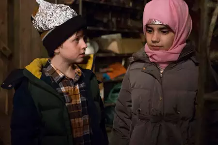 Resident Alien - galeria zdjęć - filmweb