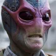 Resident Alien - galeria zdjęć - filmweb