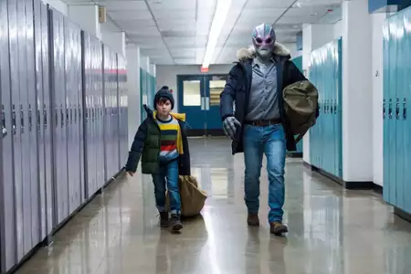 Resident Alien - galeria zdjęć - filmweb