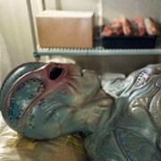 Resident Alien - galeria zdjęć - filmweb