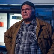 Resident Alien - galeria zdjęć - filmweb