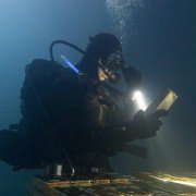 Renegades - galeria zdjęć - filmweb