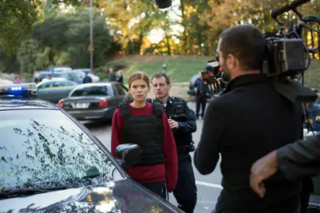 Uwięziona - galeria zdjęć - filmweb