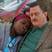 Bob Hearts Abishola - galeria zdjęć - filmweb