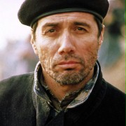 Edward James Olmos w Triumf ducha