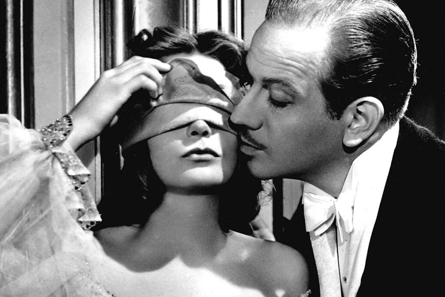 Ninoczka (1939) - Filmweb