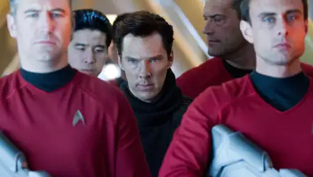 W ciemność. Star Trek - galeria zdjęć - filmweb