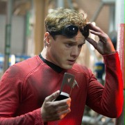 Anton Yelchin w W ciemność. Star Trek