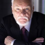 Malcolm McDowell w Herosi
