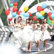 Luo Si Xiao Jie Yao Chu Jia - galeria zdjęć - filmweb