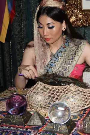 Luo Si Xiao Jie Yao Chu Jia - galeria zdjęć - filmweb