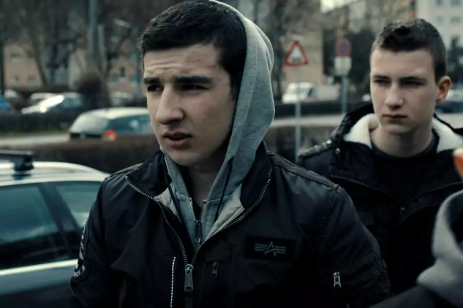 Pęknięcia w betonie - galeria zdjęć - filmweb