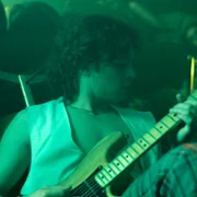 Mniej obcy - galeria zdjęć - filmweb