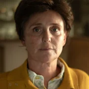 Mniej obcy - galeria zdjęć - filmweb