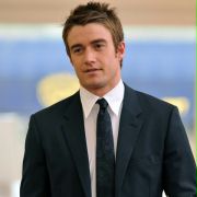 Robert Buckley w Szminka w wielkim mieście