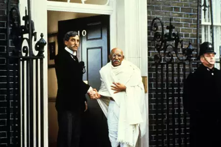 Gandhi - galeria zdjęć - filmweb