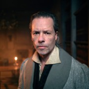 Guy Pearce w Opowieść wigilijna