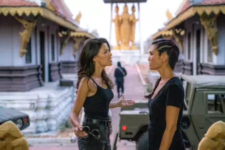 Blood & Treasure - galeria zdjęć - filmweb