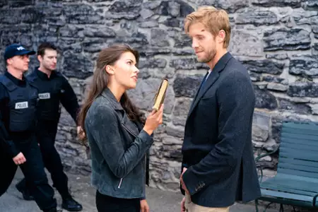 Blood & Treasure - galeria zdjęć - filmweb