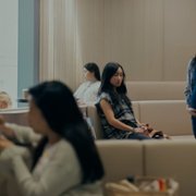 Expats - galeria zdjęć - filmweb