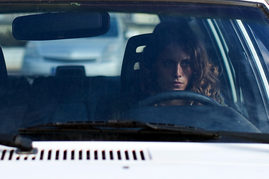 Obyczaje seksualne dzikich (recenzja filmu Attenberg)