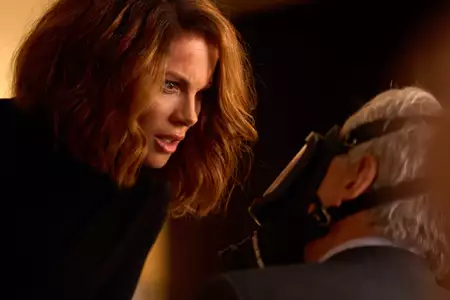 Niezniszczalna - galeria zdjęć - filmweb