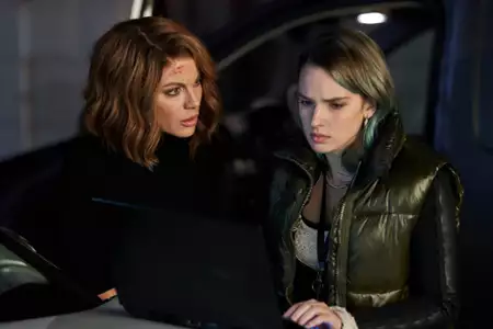 Niezniszczalna - galeria zdjęć - filmweb