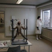 En Duva satt på en gren och funderade på tillvaron - galeria zdjęć - filmweb