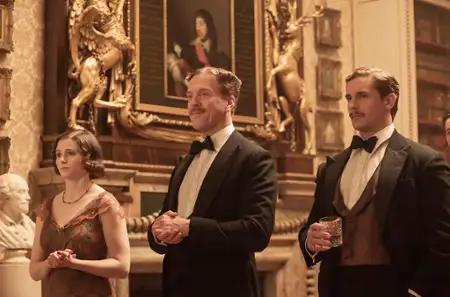 Wujowy dw&oacute;r - galeria zdjęć - filmweb