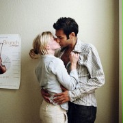 Czuły pocałunek - galeria zdjęć - filmweb