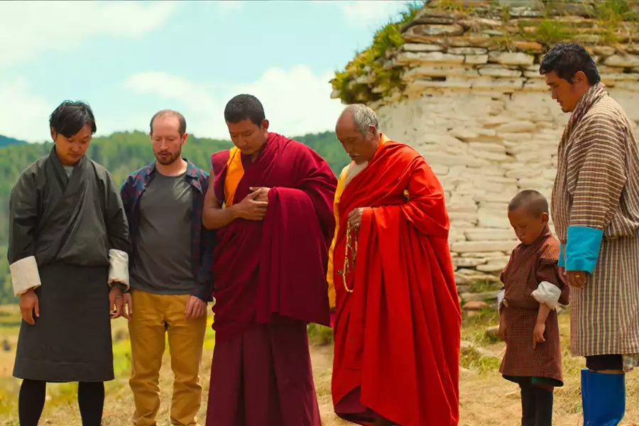 Mnich i karabin - galeria zdjęć - filmweb