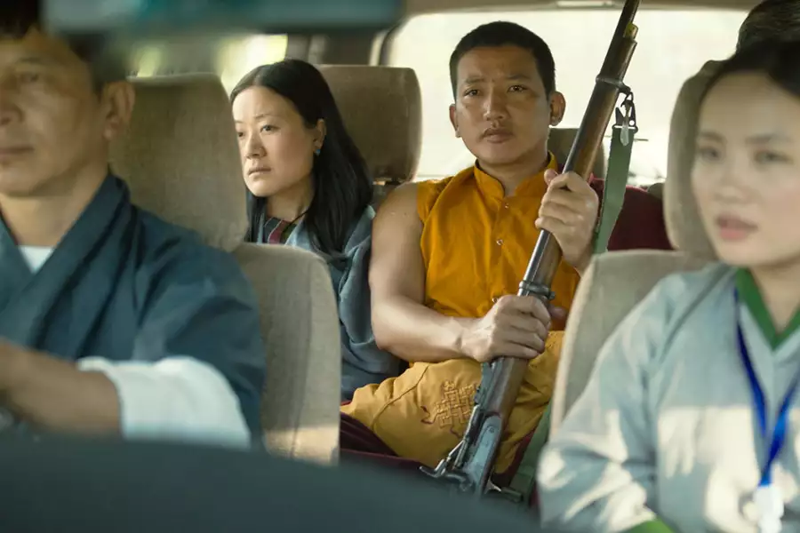 Mnich i karabin - galeria zdjęć - filmweb