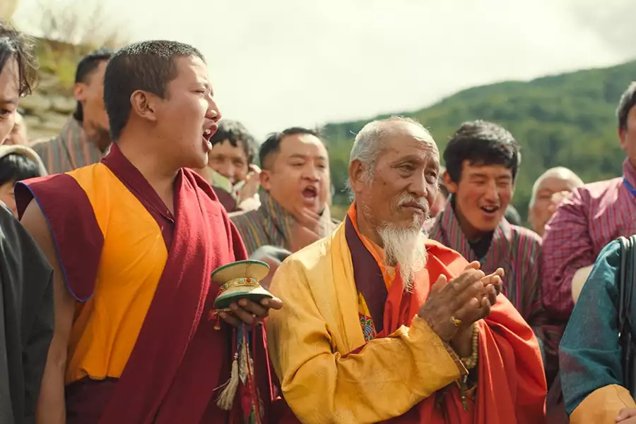 Mnich i karabin - galeria zdjęć - filmweb