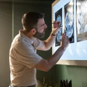 Brilliant Minds - galeria zdjęć - filmweb