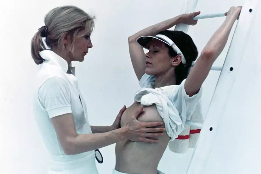 Emmanuelle - galeria zdjęć - filmweb