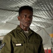 Chris Chalk w To: Witajcie w Derry