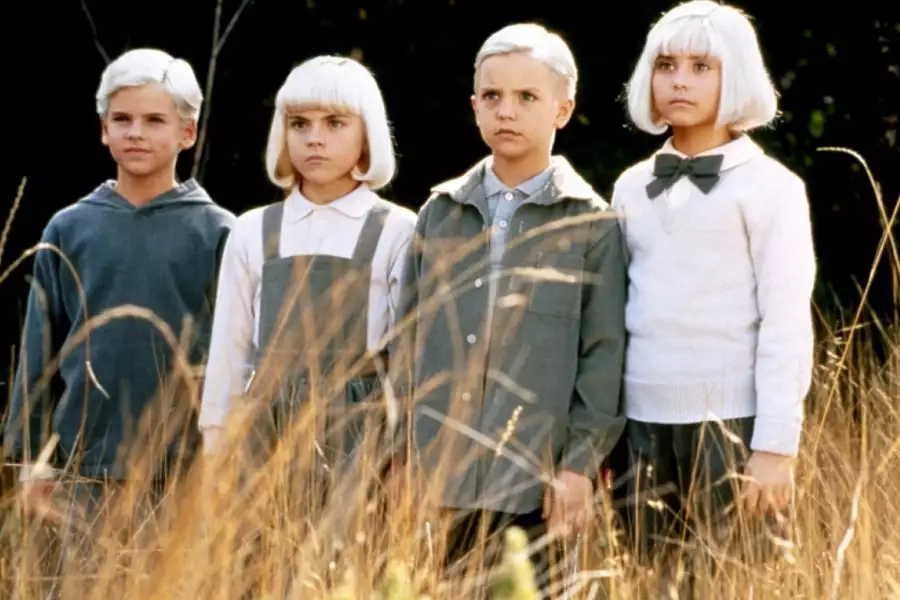 Wioska przeklętych - galeria zdjęć - filmweb