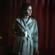 Shining Vale - galeria zdjęć - filmweb