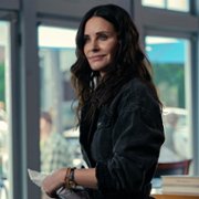 Shining Vale - galeria zdjęć - filmweb