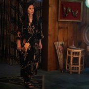 Shining Vale - galeria zdjęć - filmweb